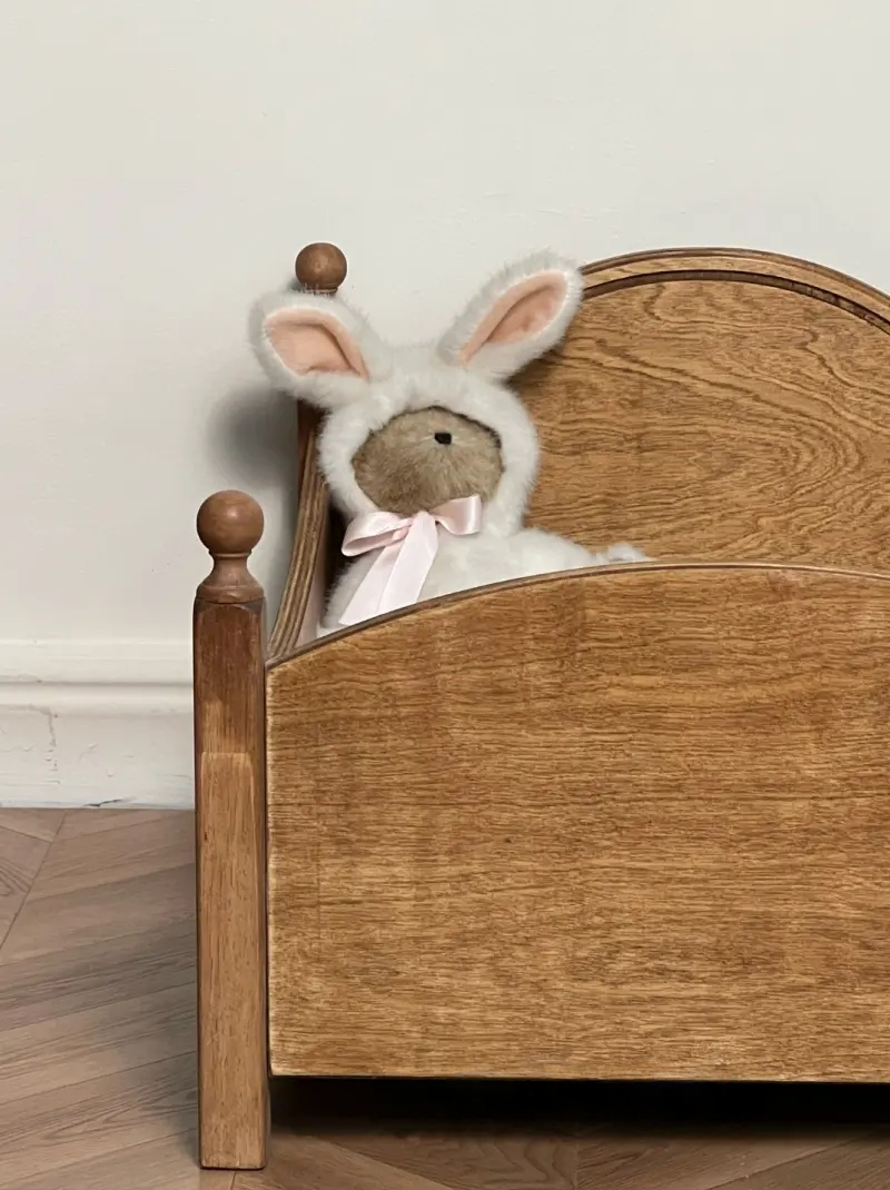 Retro Wooden Pet Bed Overview 2